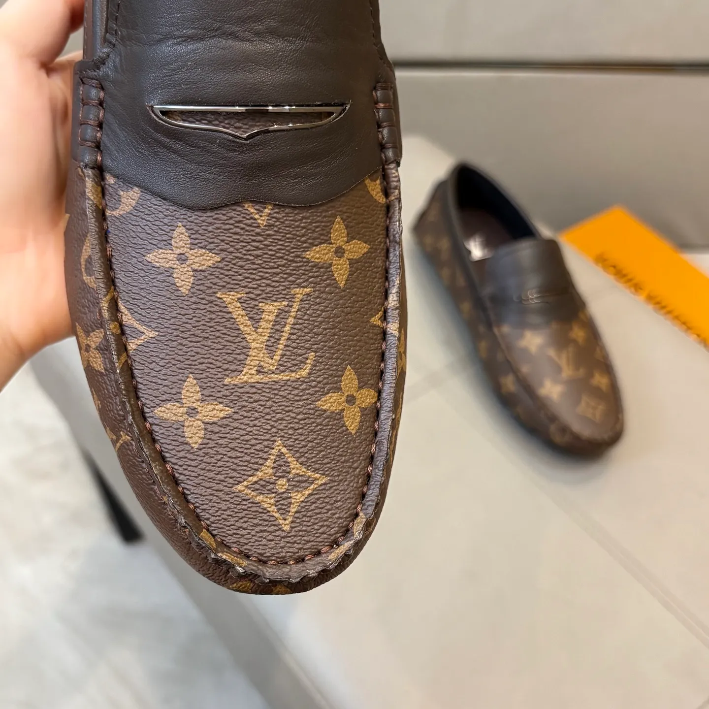 Factory price: 460💰LV men's beanie shoes 2025 official website synchronization <market top version> imported first layer old flower leather/embossed ➕ black cowhide original packaging. Size 38-45